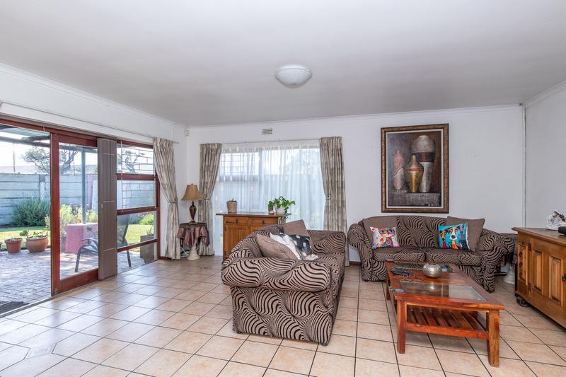 To Let 3 Bedroom Property for Rent in Kirstenhof Western Cape
